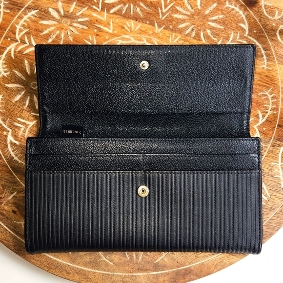 Bvlgari Long Snap Wallet - GUC - Picture 8 of 16